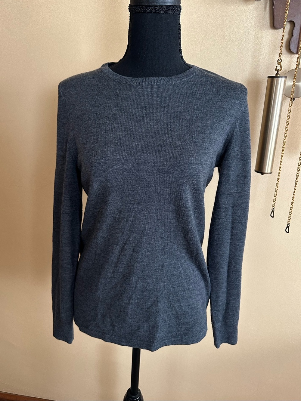Lord and Taylor Extra Fine 100% Merino Wool Gray Sweater Lightweight Size M